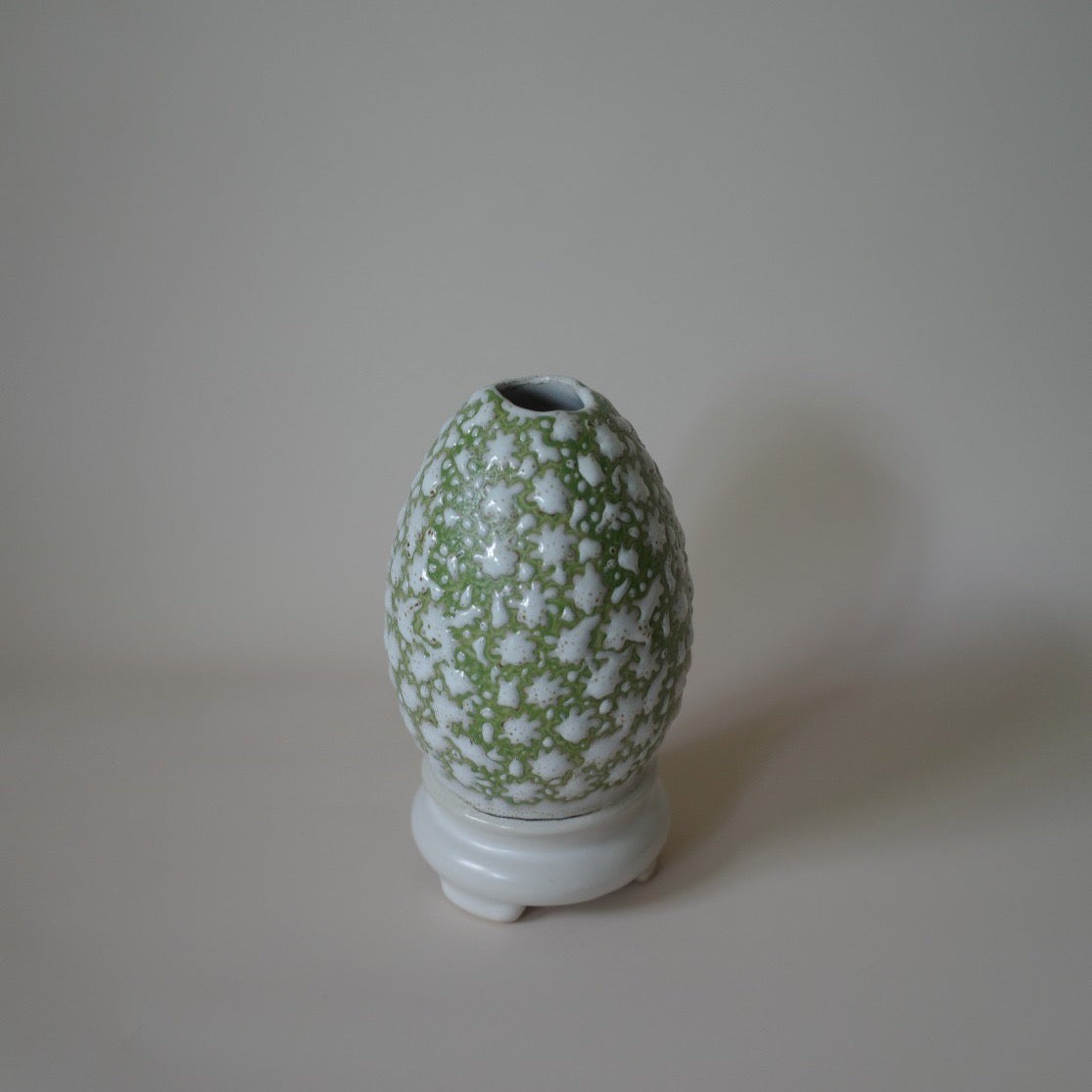 Despots]Egg-on-shell vase– LUVONICAL flower works