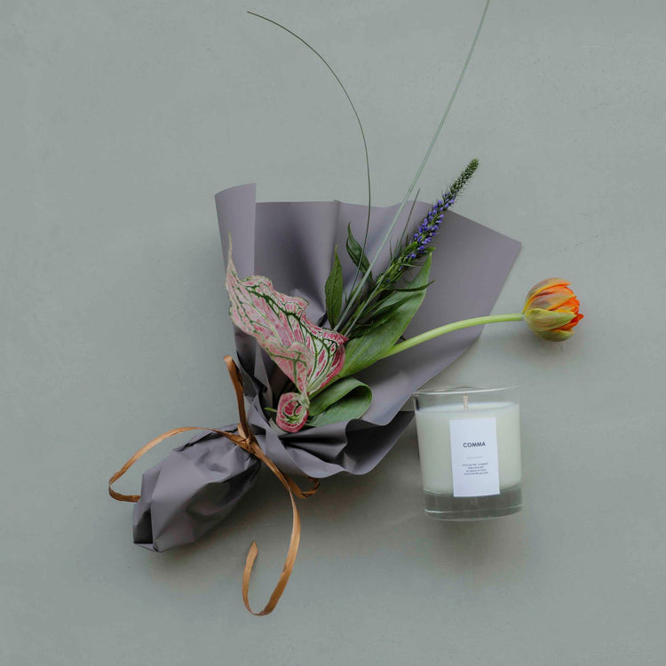 Candle【COMMA】and flowers