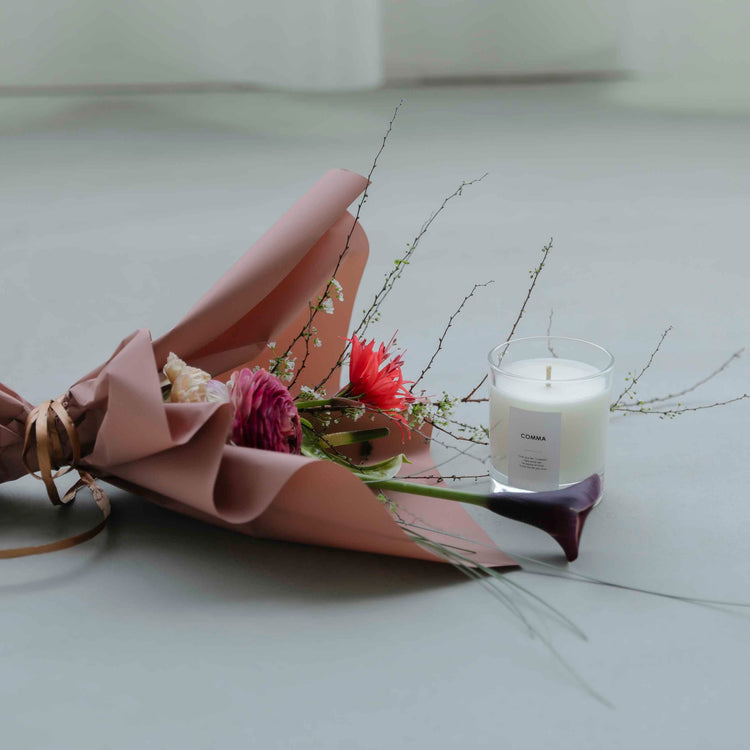 Candle【COMMA】and bouquet